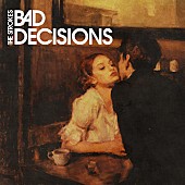 「ザ・ストロークス、メンバーがクローン商品に……「バッド・デシジョンズ」のレトロなMV公開」1枚目/3