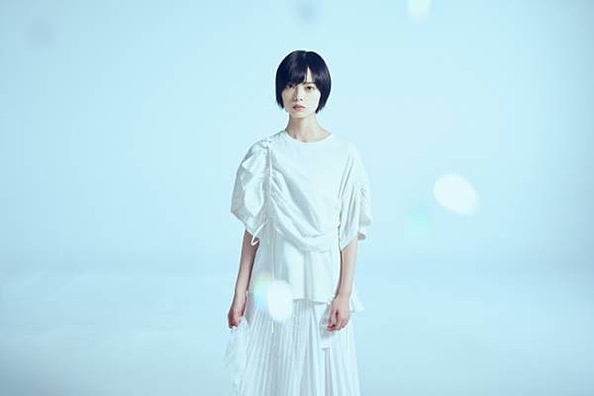 「平手友梨奈、映画『さんかく窓の外側は夜』出演決定　個人のオフィシャルサイト開設も」1枚目/3