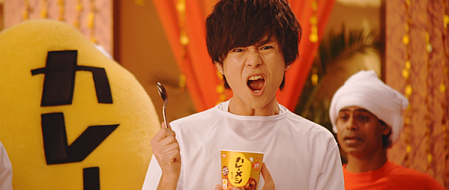 「キュウソネコカミ、新作MV「華麗なる飯」で“カレーメシくん”を真っ二つに切断」1枚目/2