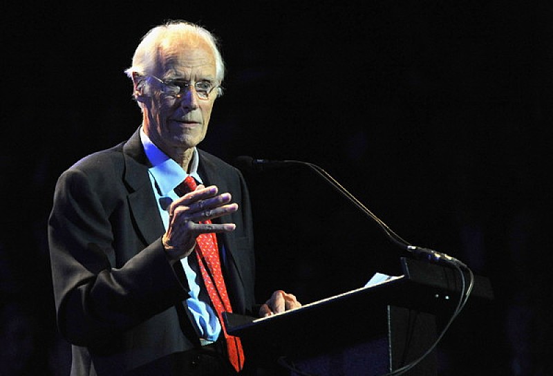 「『3月8日はなんの日?』“5人目のビートルズ”ジョージ・マーティンの命日 没後4年」1枚目/1