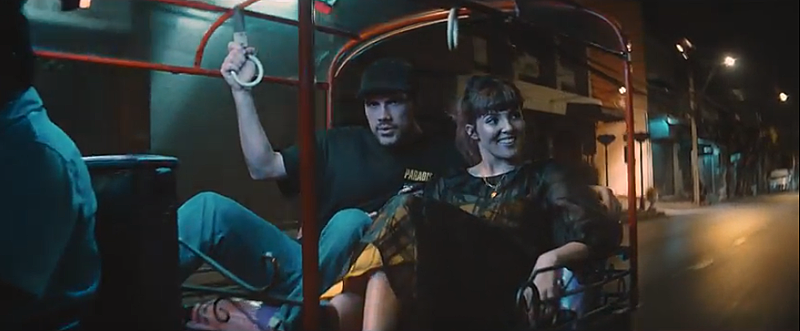 「オー・ワンダー、「大丈夫じゃなくてもうまくいく」と歌う「How It Goes」MVを全編ワンカットで撮影」1枚目/3