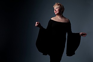 「ジャズシンガー“ギラ・ジルカ”、ラジオから生まれたヒット曲「ケンちゃん」のMV公開」