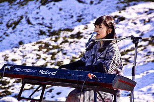 「川嶋あい、卒業式サプライズライブを実施「たくさんの方々に感謝したい」」