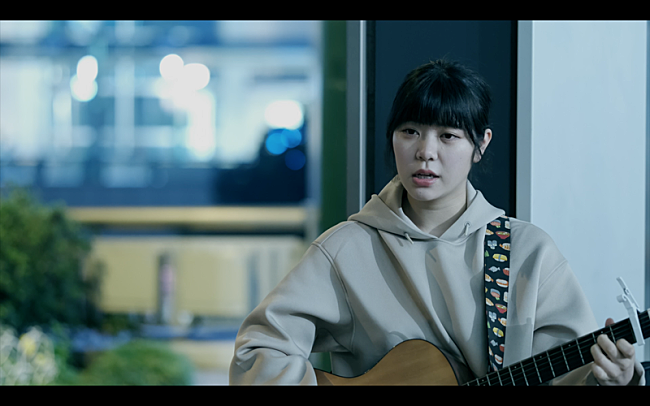 「眉村ちあき、ライブで人気のラブソング「おじさん」MVを公開」1枚目/4