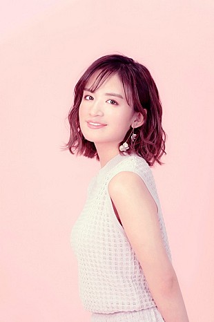 「山出愛子、新アーティスト写真＆ジャケット写真公開」