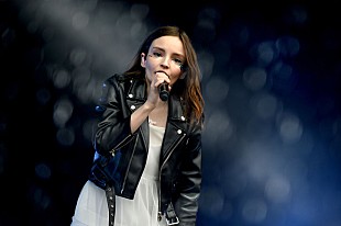 「チャーチズ、自主隔離中にホーム・スタジオで撮影した「Forever」のMV公開」