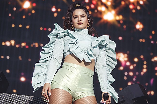 「ロザリア、ビリー・アイリッシュとのコラボを仕上げていると明かす「もうそろそろ出来上がる」」1枚目/1