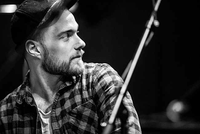 「アウスゲイル、3rdアルバム『ベリー・ザ・ムーン』日本盤発売＆ロンドンでのセッション映像公開」1枚目/2