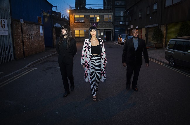 「クルアンビン、日本で撮影された「So We Won’t Forget」のMV公開」1枚目/2