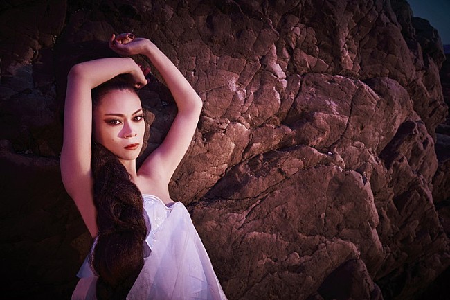 「小柳ゆき、ニュー・アルバムでデーモン閣下とコラボレーション」1枚目/2