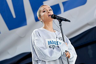 「アリアナ・グランデ、平和的な抗議集会も報道してほしいと訴える」