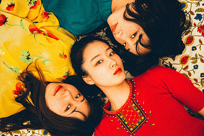 「インディーズ若手ガールズバンドのヤユヨ、「ジョンソンボディケアリフレッシュジェル」のMVに起用」1枚目/1