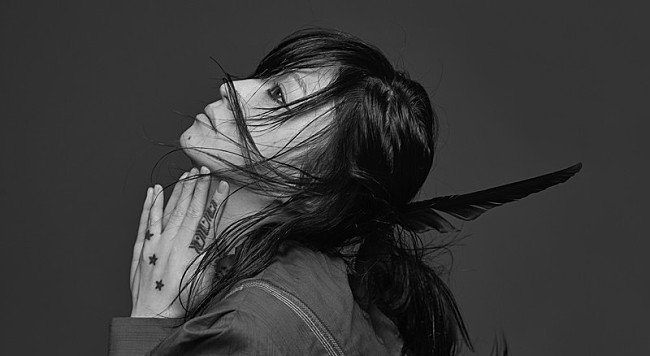 「鬼束ちひろ、ミュージックビデオ3本＆ライブ映像3本をフル公開」1枚目/4