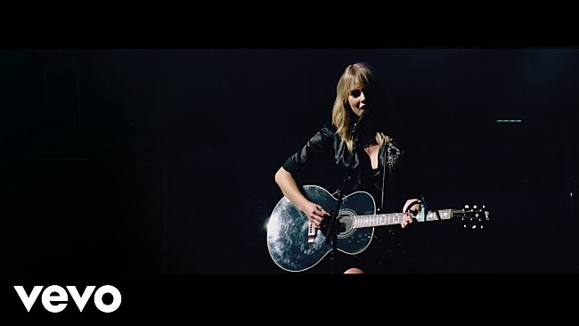 「テイラー・スウィフト、パリで披露した「コーネリア・ストリート」のライブ映像が解禁」1枚目/1