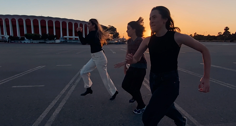 ハイム、姉妹でガチ・マラソン対決!?　「ドント・ワナ」のMVを公開
