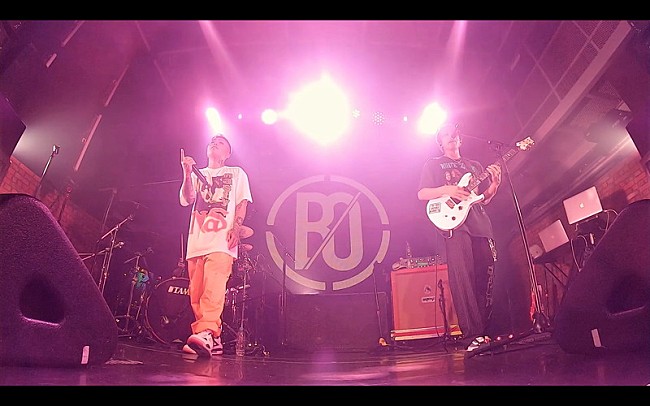 「BACK-ON、無観客配信ライブから「flower」映像公開」1枚目/2