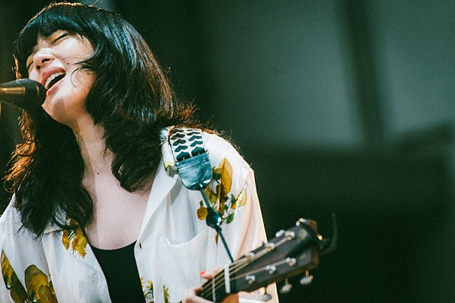 「あいみょん、新曲でスタートした弾き語りライブ配信「次は必ずみんなと会場で会いたいです」」1枚目/11