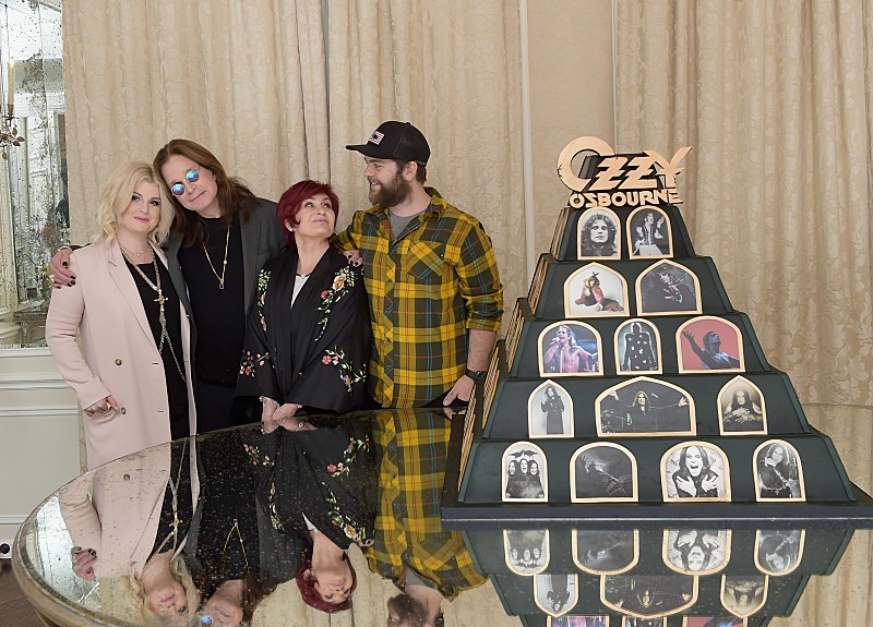 「オズボーン家の超常現象番組が8月から開始、オジー夫婦の“とんでもなく愉快なリアクション”に期待」1枚目/1