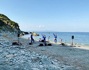 「ゴールデンボンバー、“去年の無人島より100倍マシ”な無観客ライブを配信」