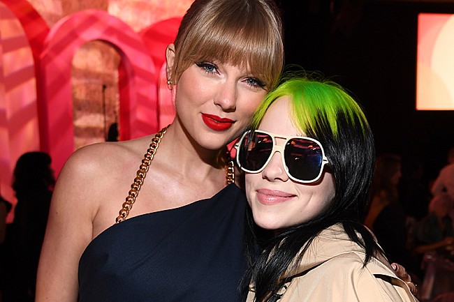 「ビリー・アイリッシュ、幼少期に愛したテイラー・スウィフト楽曲に関する意外なエピソードを語る」1枚目/1