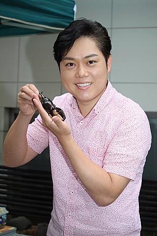 「三山ひろし、カブトムシの飼育に夢中　「けん玉に続き、新しいギネス記録を狙いたい」」