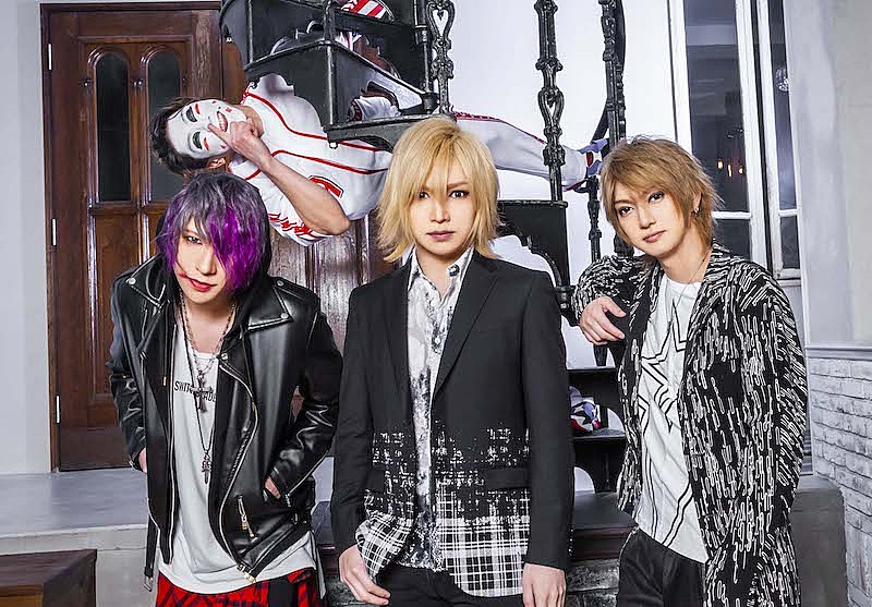 「ゴールデンボンバー、無人島より100倍マシな初の有料無観客ライブを配信」1枚目/2