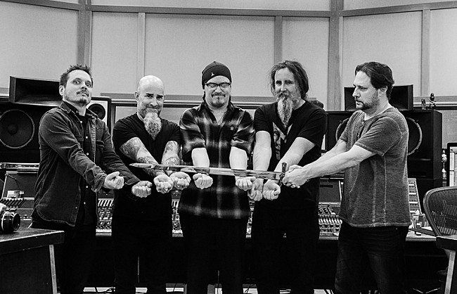 「マイク・パットン（Faith No More）率いるMr. Bungle、86年の伝説のデモを再録しアルバム発売」1枚目/2