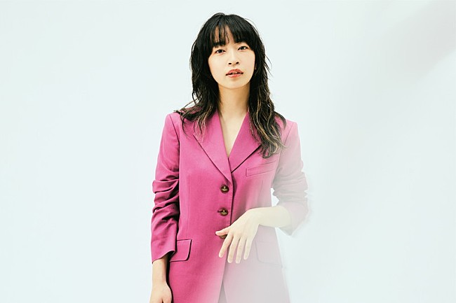 「ヒグチアイ、新曲「八月」MVをYouTubeプレミア公開＆雑誌『うふふ』を刊行」1枚目/3