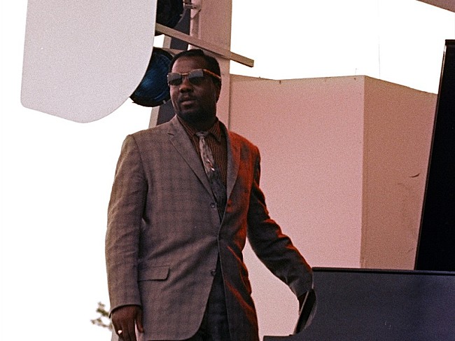 「名作『真夏の夜のジャズ』4K版より、孤高の天才ピアニスト“モンク”画像を初出し」1枚目/4