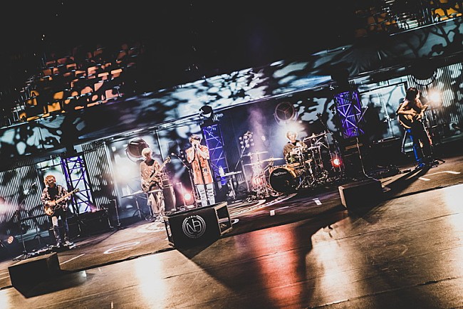 「＜ライブレポート＞Novelbright、メジャーデビューを発表　記念すべきワンマン無観客ライブを大阪城ホールから生配信」1枚目/4