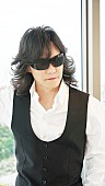 「龍玄とし（Toshl）、誕生日前日にアコースティックコンサート」1枚目/2