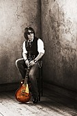 「B&amp;#039;z松本孝弘、約4年ぶり新作『Bluesman』先行試聴やトークなど生配信決定」1枚目/2