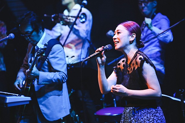 「＜ライブレポート＞20周年を迎えたparis match、ビルボードライブから配信とリアルで届けたスタイリッシュな真夏のステージ」1枚目/9