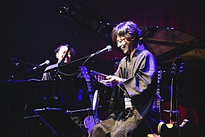 ライブレポート＞中田裕二、自身初の無観客配信ライブを開催 浴衣姿で