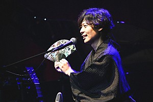 ライブレポート＞中田裕二、自身初の無観客配信ライブを開催 浴衣姿で