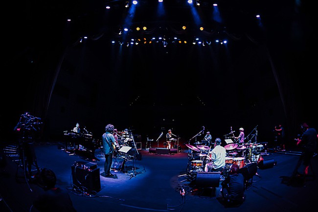 「＜ライブレポート＞SING LIKE TALKING、キャリア初の無観客配信ライブ開催」1枚目/4