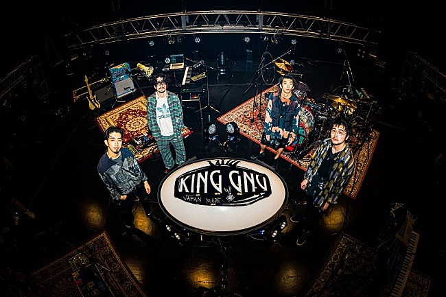 King Gnu「King Gnu、自身初の配信ライブで「白日」「Teenager Forever」など全14曲パフォーマンス」1枚目/27