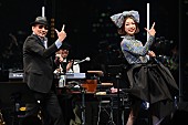 「＜ライブレポート：後編＞【野宮真貴、還暦に歌う。】横山剣を迎えた二日目はとびきりチャーミングな“ダブル還暦”ショー」1枚目/8