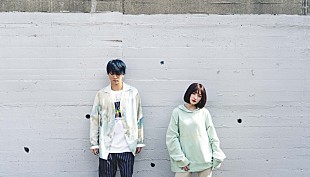 「吉田凜音×Rin音、遠距離恋愛と服がテーマのコラボ曲「clothing journey」配信リリース」