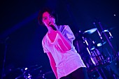 「＜ライブレポート＞家入レオ 様々な表情と声色で魅了した初配信ライブ」1枚目/6