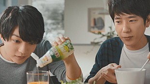 「二宮和也と西畑大吾が食卓を囲む、「鮮度のオイルシリーズ」新CM」