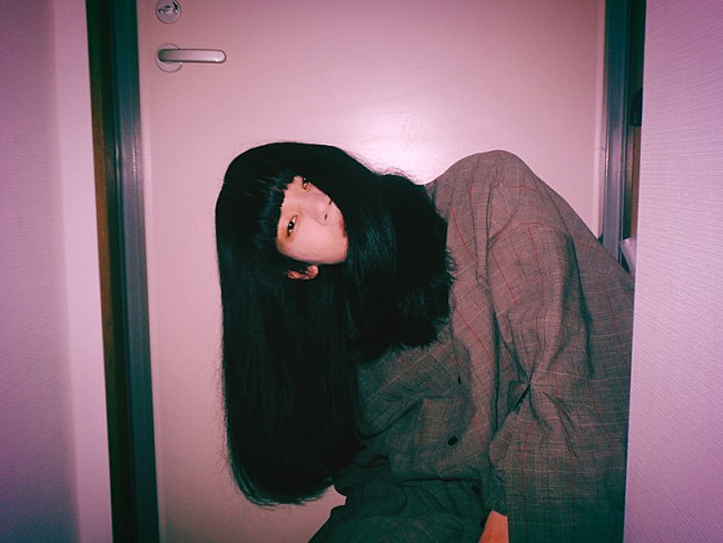 「笹川真生、初単独公演となる配信ライブ【ひかりのそこ】開催」1枚目/3