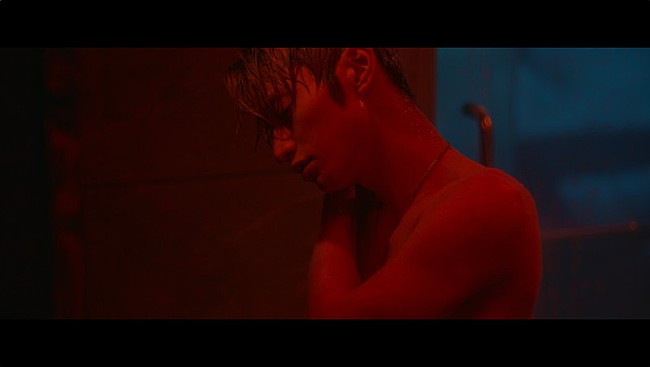 「SKY-HI、鍛え抜かれた肉体も披露「Sexual Healing」MV公開」1枚目/6