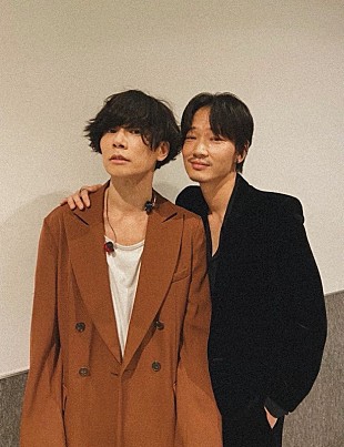 「綾野剛と[Alexandros]川上洋平の2ショットが到着」