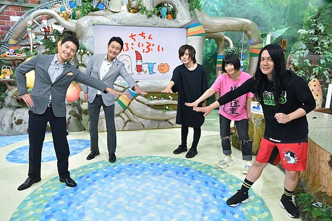 「ヤバイTシャツ屋さん、『ちちんぷいぷい』5000回記念OPスペシャル映像を制作」1枚目/2