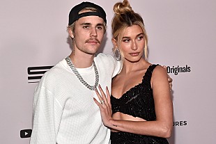 「ジャスティン・ビーバー、妻のヘイリーとの結婚2周年をSNSで報告」