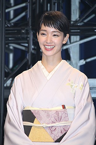 「剛力彩芽「役者として成長したい」　１８歳からの１０年目に改めて決意表明」