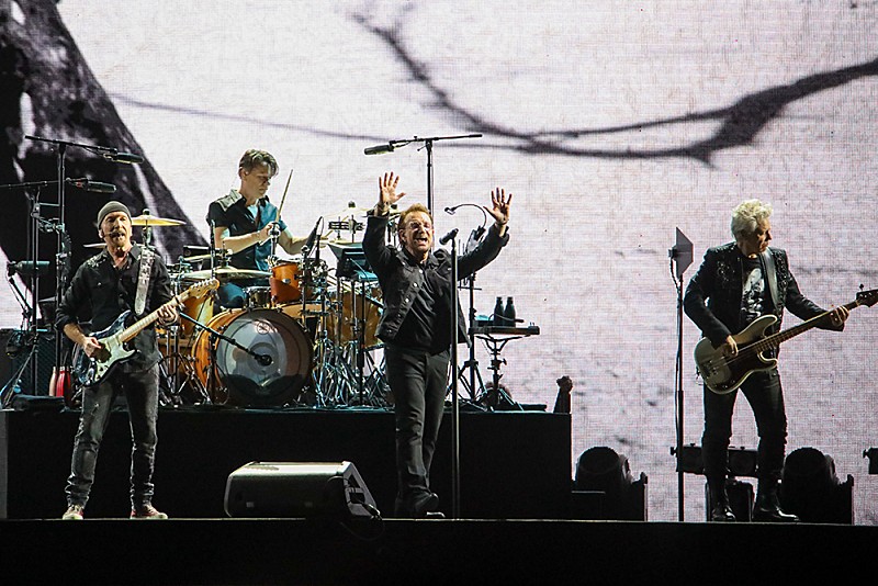 U2「U2、公式YouTubeを再始動　第1弾は「スタック・イン・ア・モーメント」の4KリマスターMV」1枚目/1
