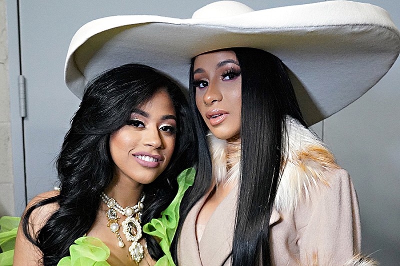 「カーディ・B、妹ヘネシーの口論を巡り名誉毀損で訴えられる」1枚目/1