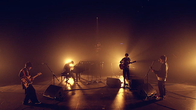 「マカロニえんぴつ、無観客生配信ライブから「春の嵐」映像を公開」1枚目/1